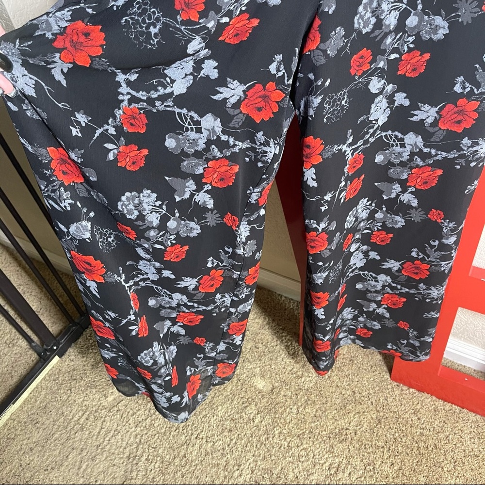 ๐ NWT Ali & Jay
Only Wish Floral Jumpsuit Size Lg - Picture 13 of 16